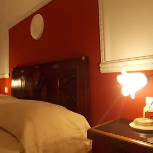 Historia Magistra Couette-café